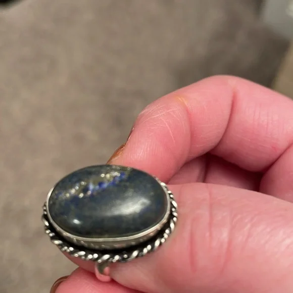 Size 7-7.5 blue Lapis Lazuli and sterling silver ring - Picture 7 of 7